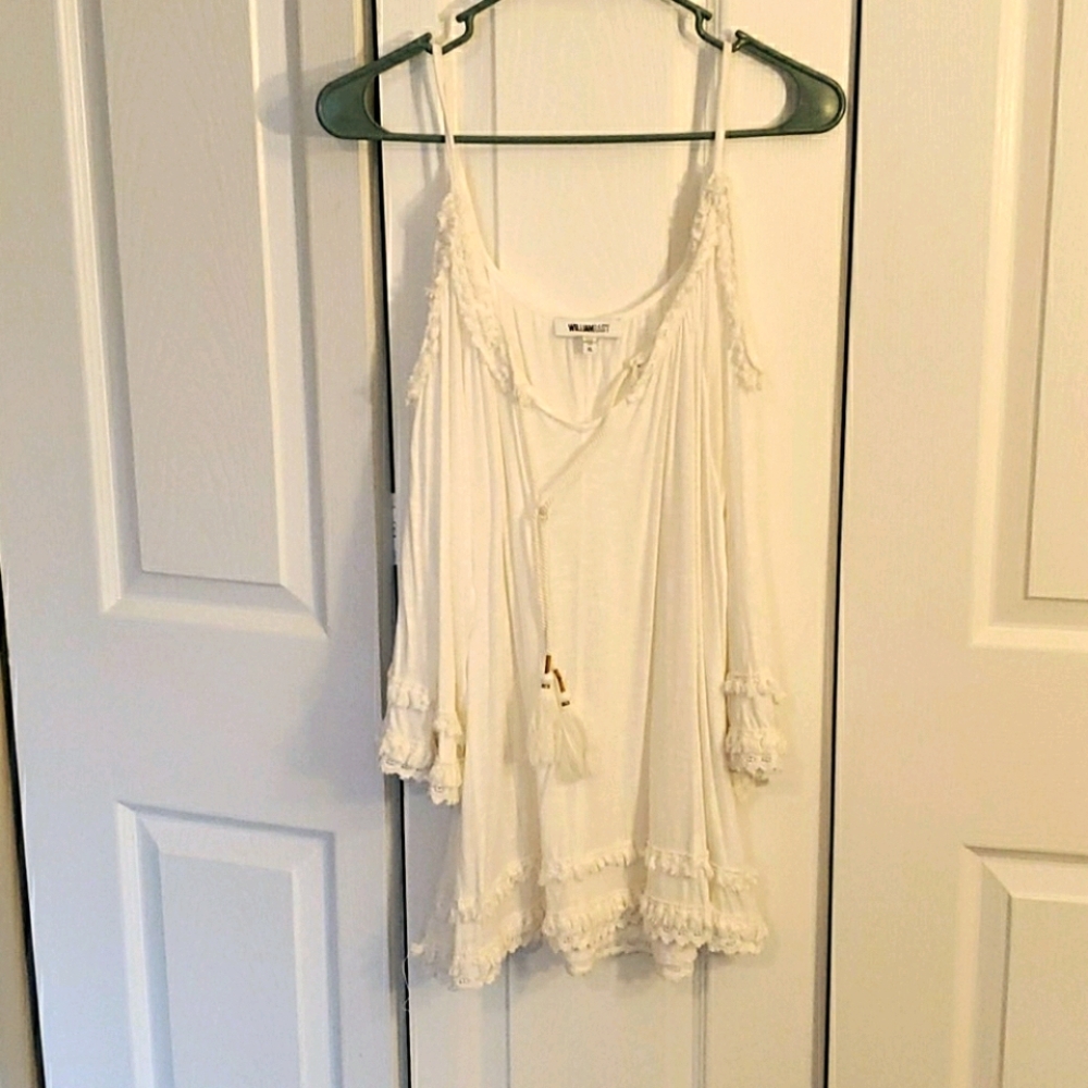 💥William Rast Ruffle White Cold Shoulder Top💥